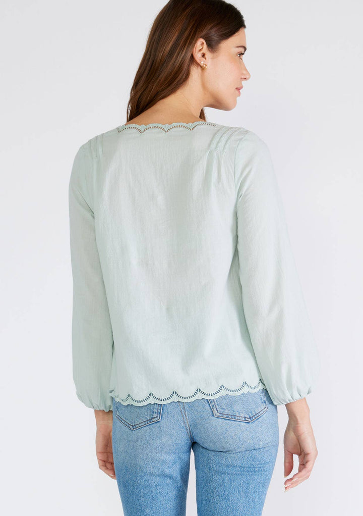 SCALLOP EDGE BUTTON DOWN TOP