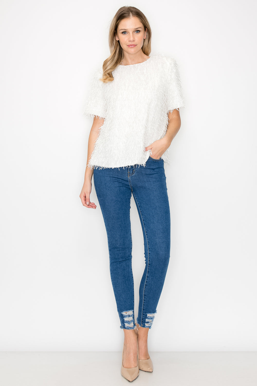 Winnae Sparkling Feathered Eyelash Top