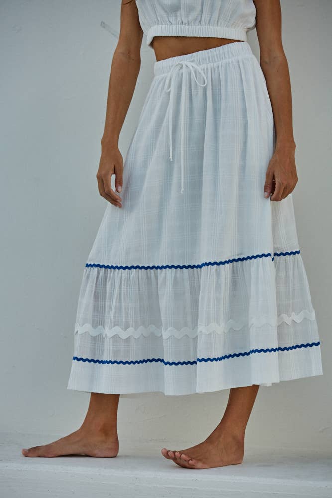 L8117 | Woven Cotton Flare Midi Skirt: Off White / M