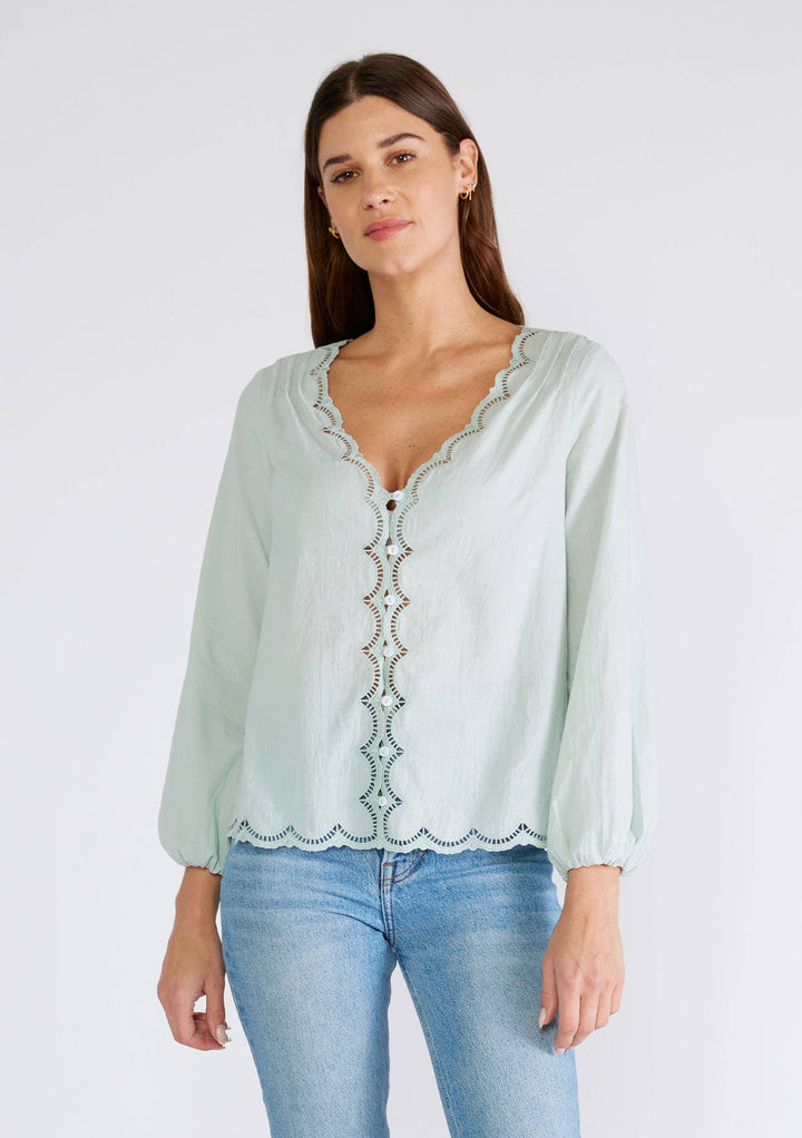 SCALLOP EDGE BUTTON DOWN TOP