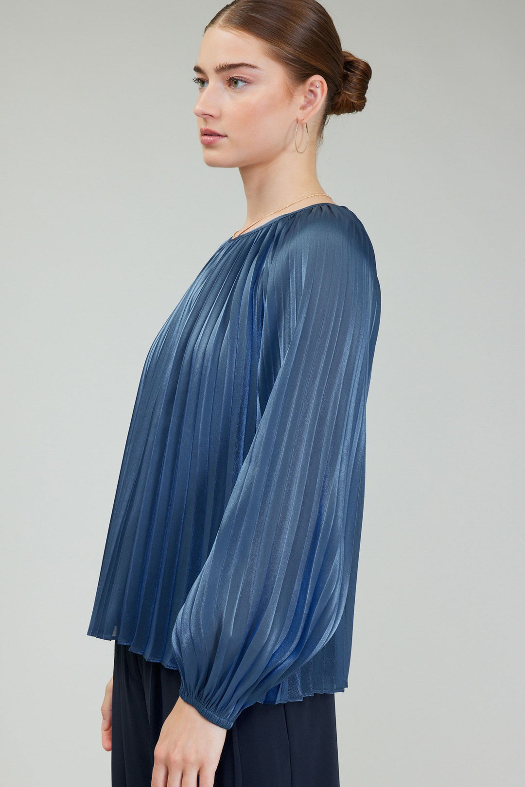 ALL OVER PLEATED ROUND NECK TOP