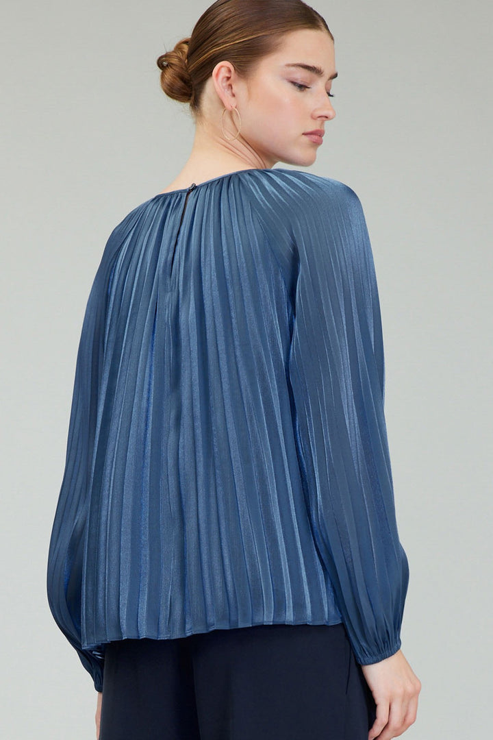 ALL OVER PLEATED ROUND NECK TOP