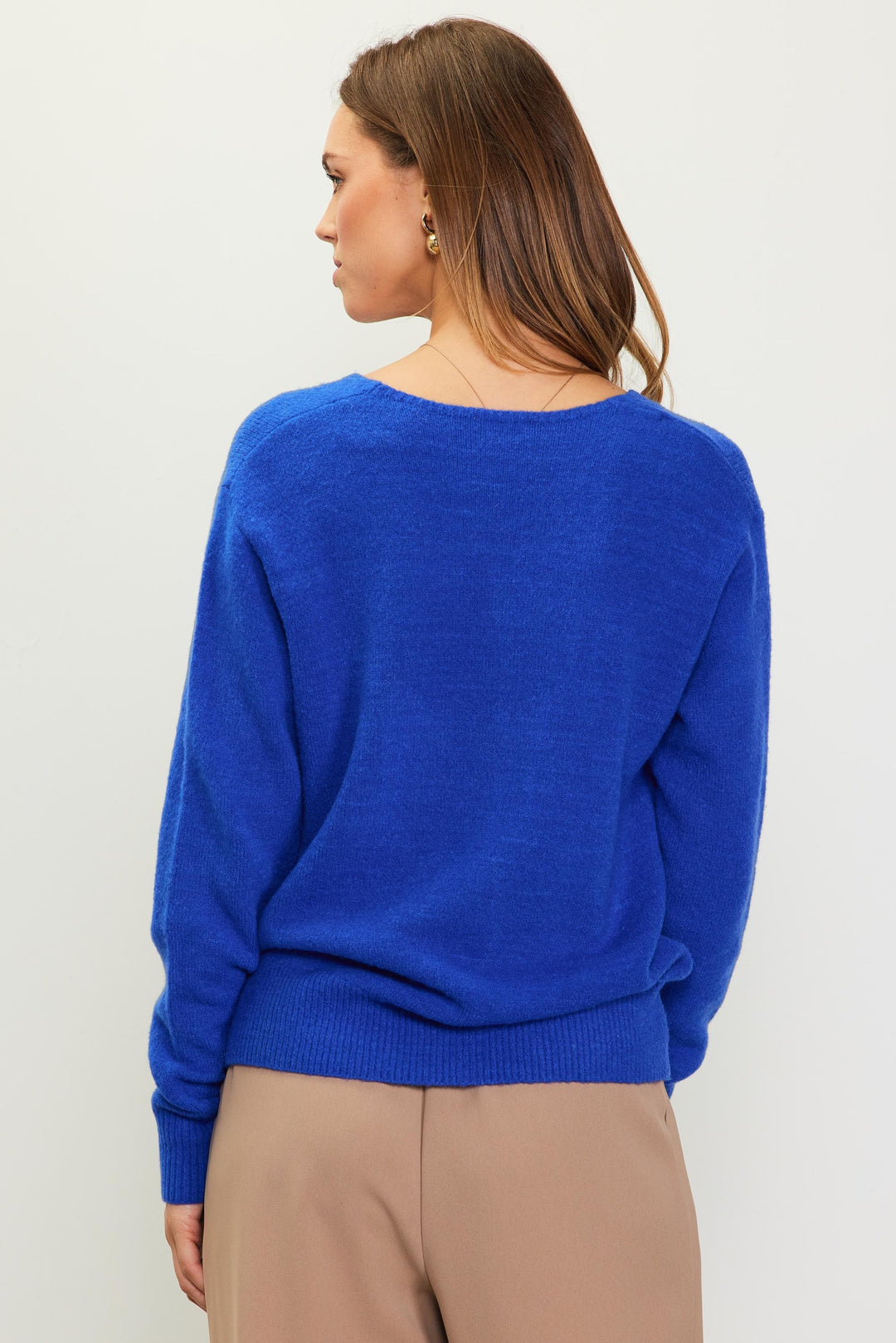 LONG SLEEVE V-NECK SWEATER