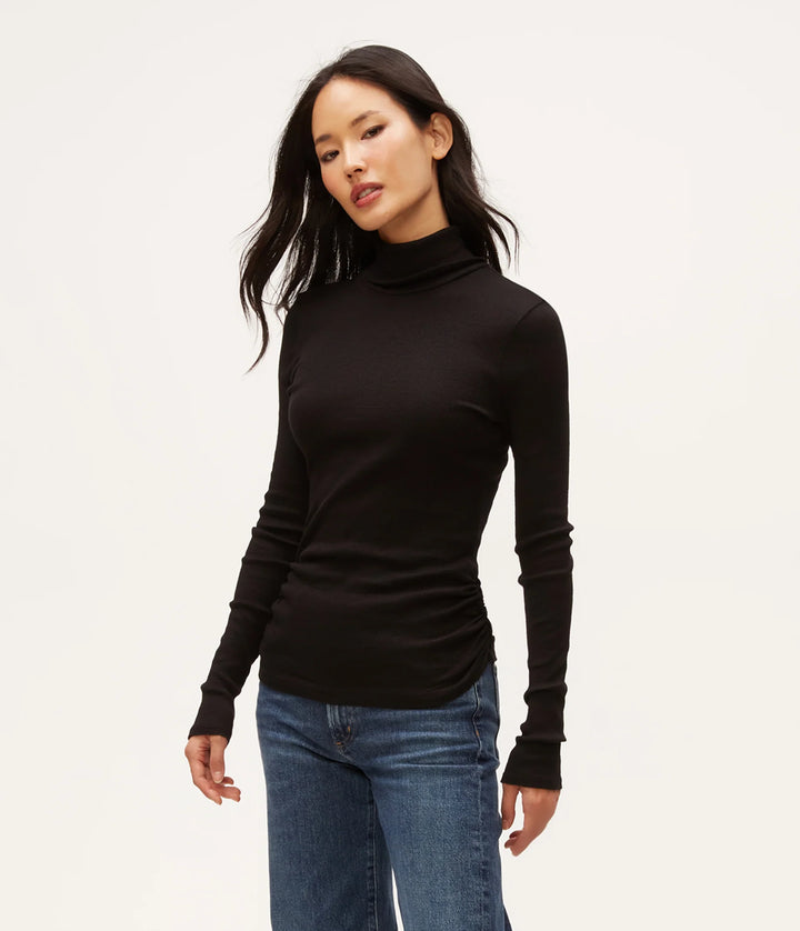 NESSA SHINE TURTLENECK