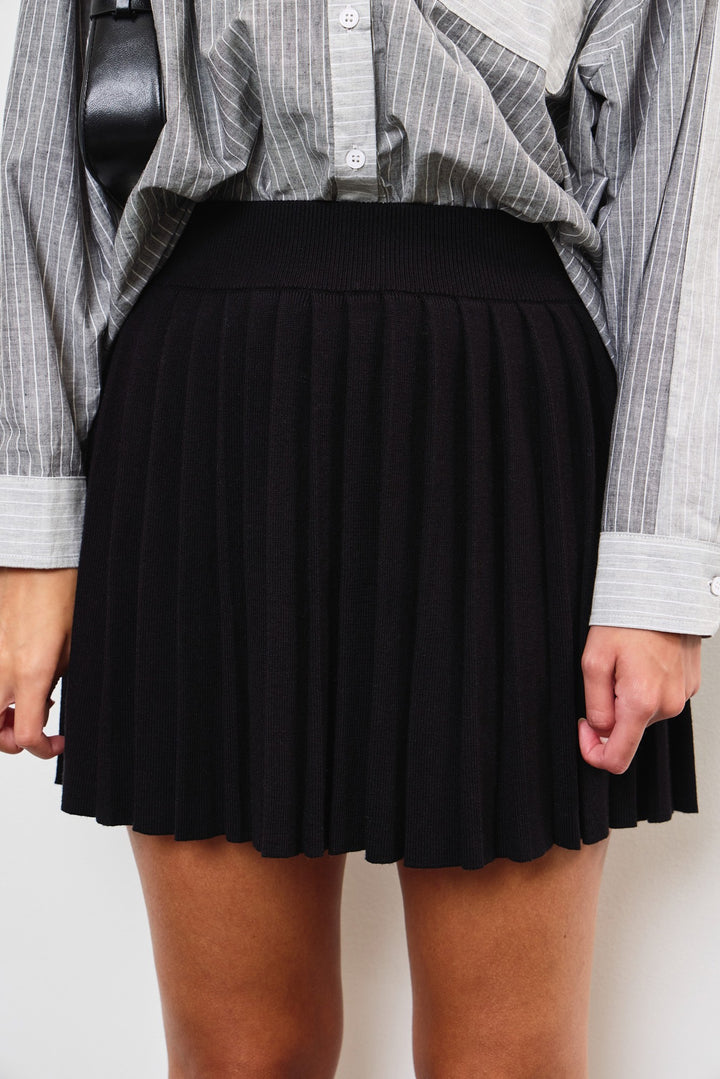 PLEATED KNIT MINI SKIRT