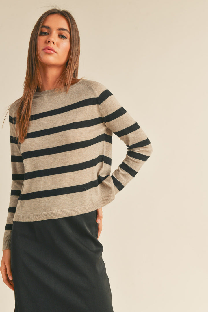 STRIPE ROUND NECK SWEATER