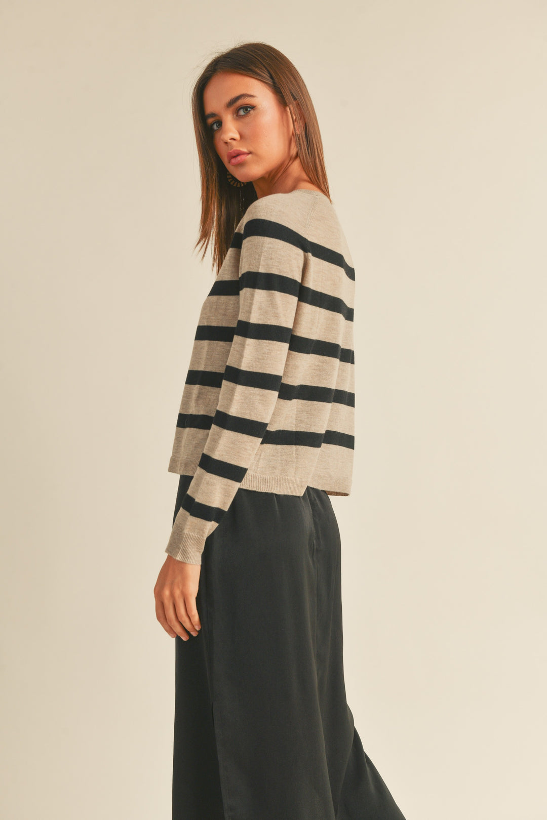 STRIPE ROUND NECK SWEATER