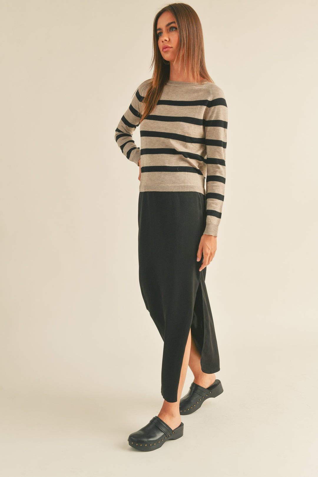 STRIPE ROUND NECK SWEATER