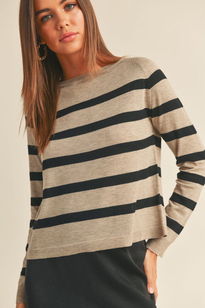 STRIPE ROUND NECK SWEATER