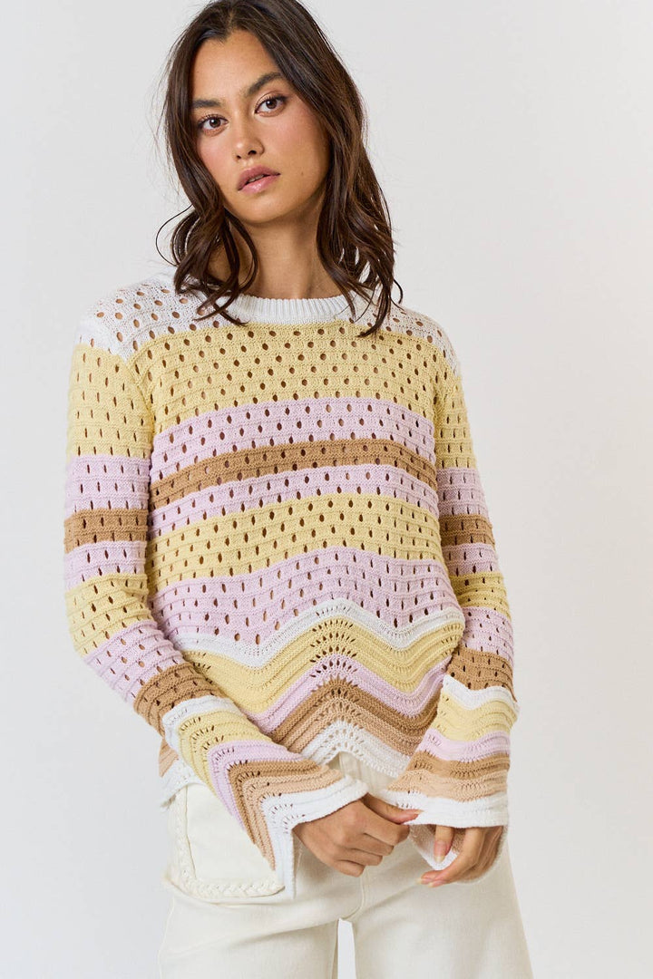 ILT3322 MULTI COLOR SWEATER TOP WITH SCALLOP HEM DETAIL: SKY-KIWI / M