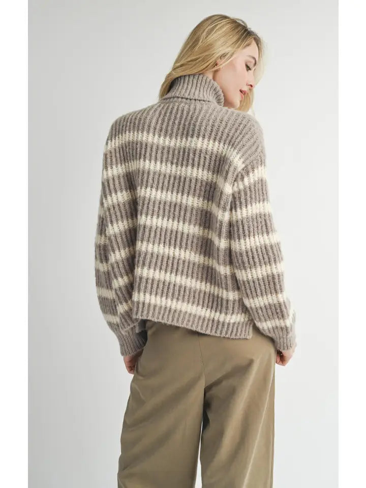 AKI TURTLENECK STRIPE SWEATER