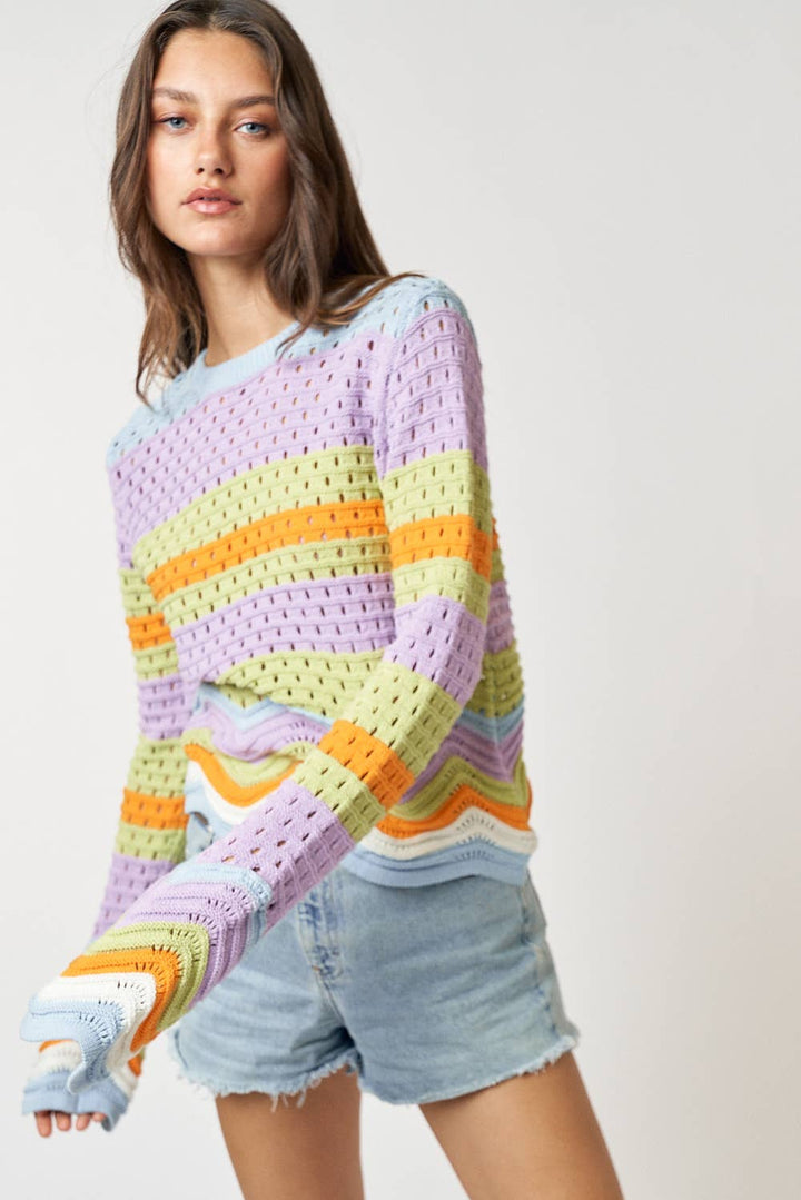 ILT3322 MULTI COLOR SWEATER TOP WITH SCALLOP HEM DETAIL: SKY-KIWI / M