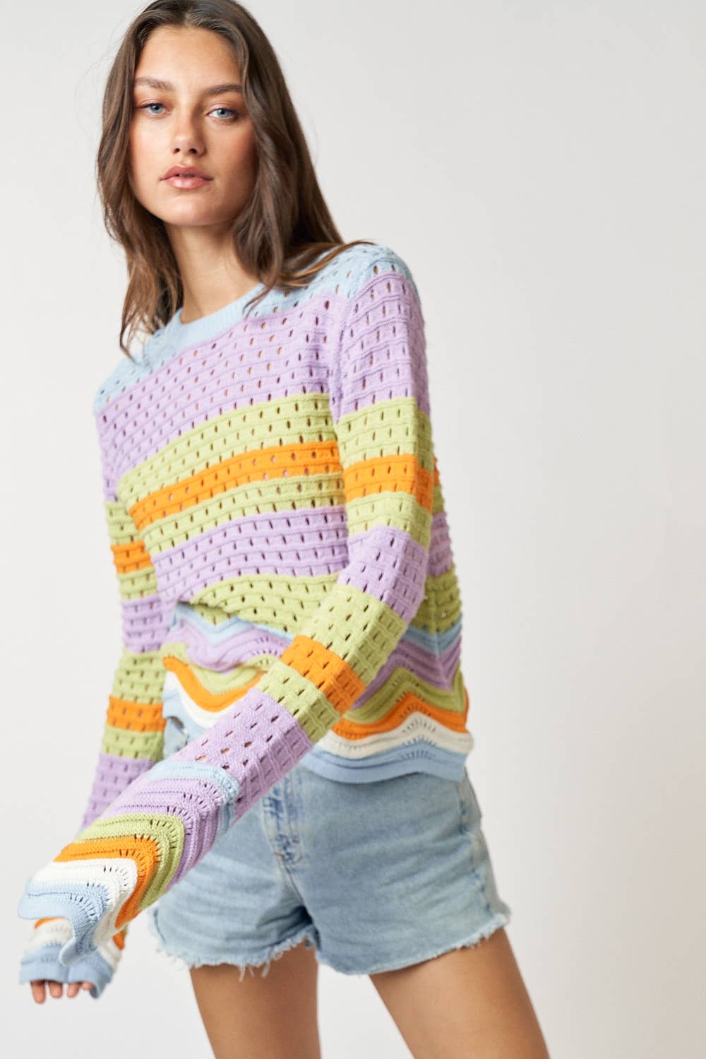 ILT3322 MULTI COLOR SWEATER TOP WITH SCALLOP HEM DETAIL: SKY-KIWI / L