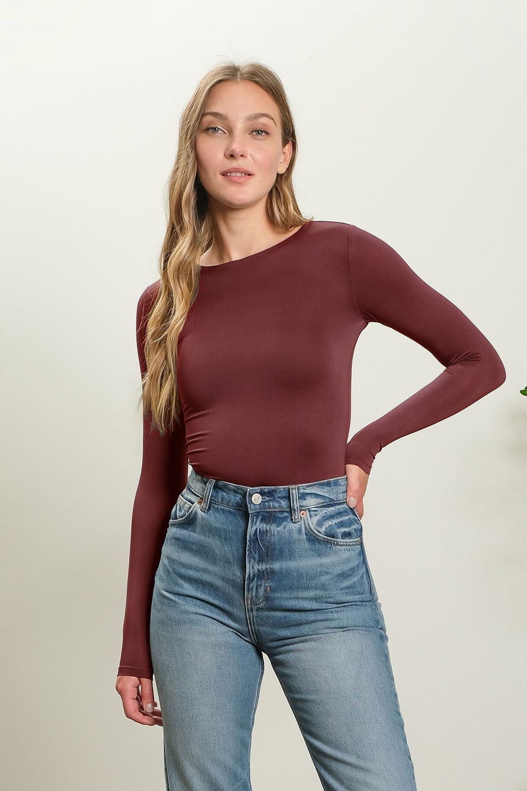 ROUND NECK FITTED TOP